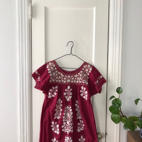 Vintage cranberry embroidered dress - Picture 3 of 5